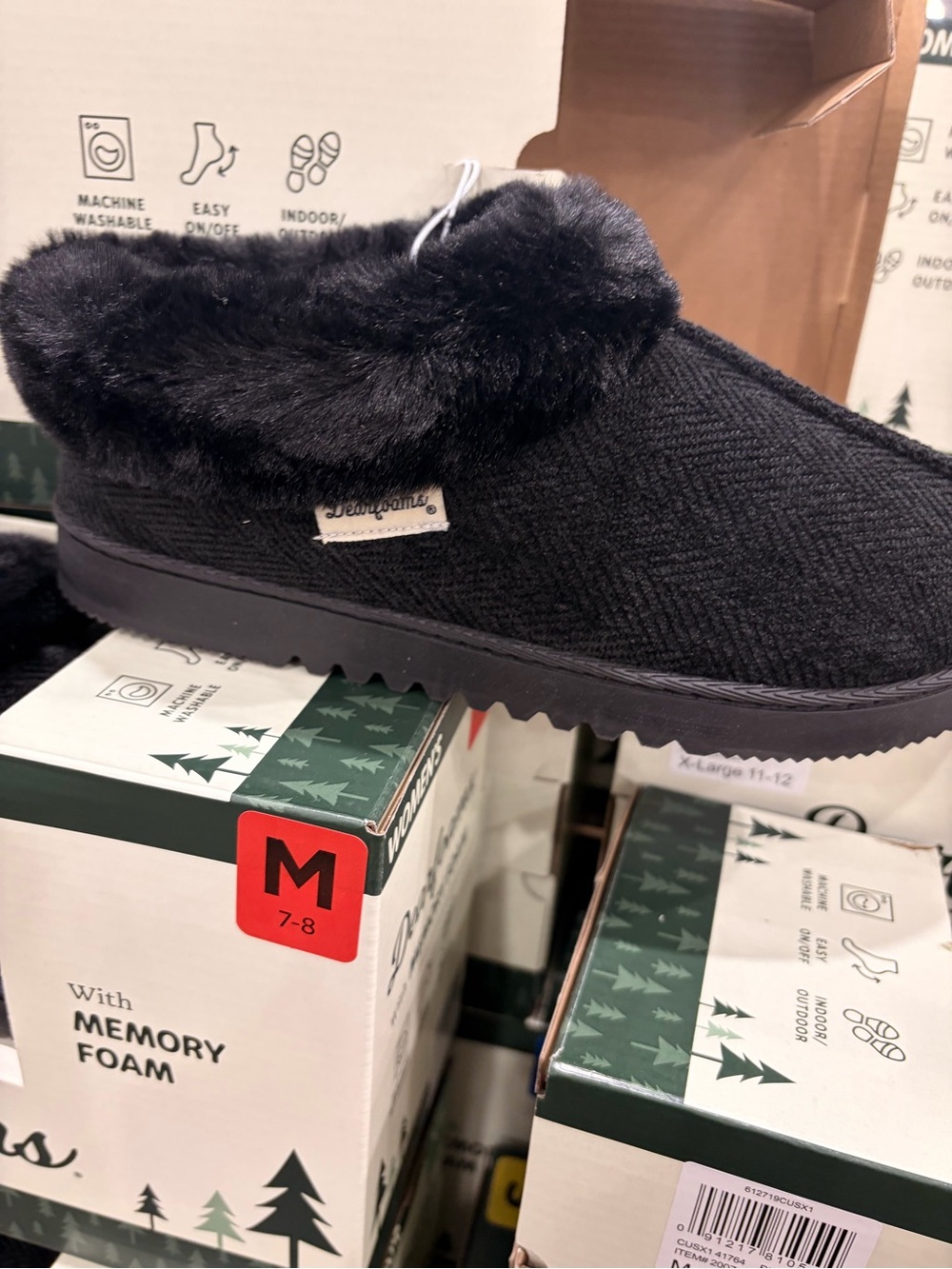 dearfoams women Black Faux Fur Clog Slippers new wth box.